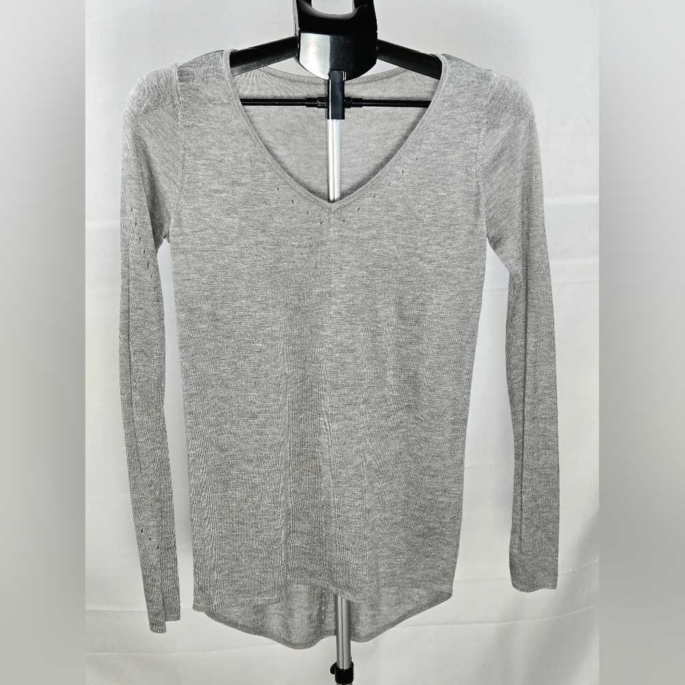 Lululemon Back In Action Capsule Wardrobe Minimalist Activewear Top, Size 2